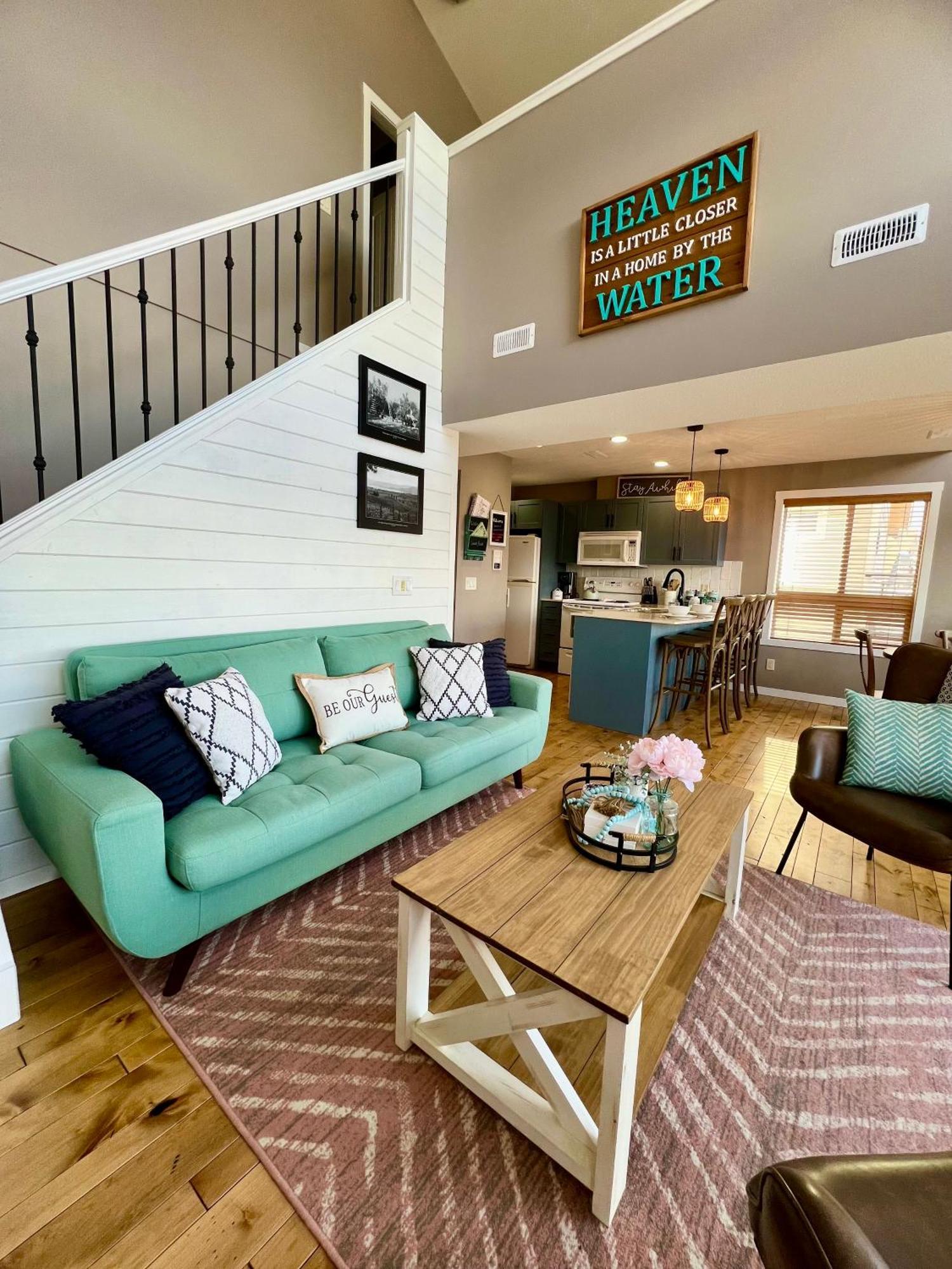 Jasmine Cottage Келоуна Екстер'єр фото
