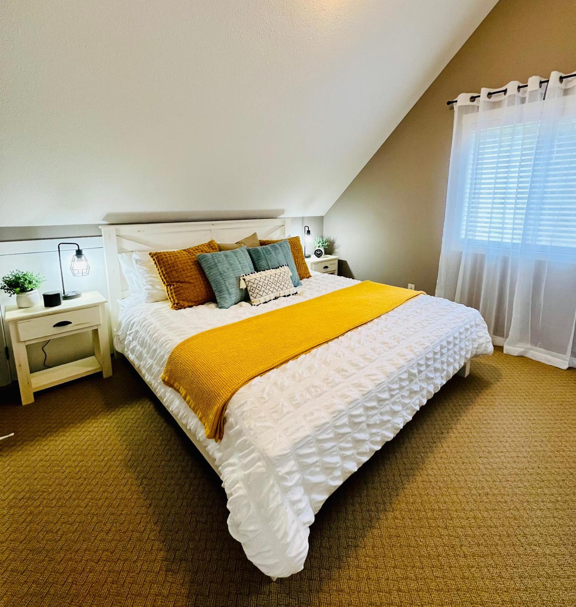 Jasmine Cottage Келоуна Екстер'єр фото